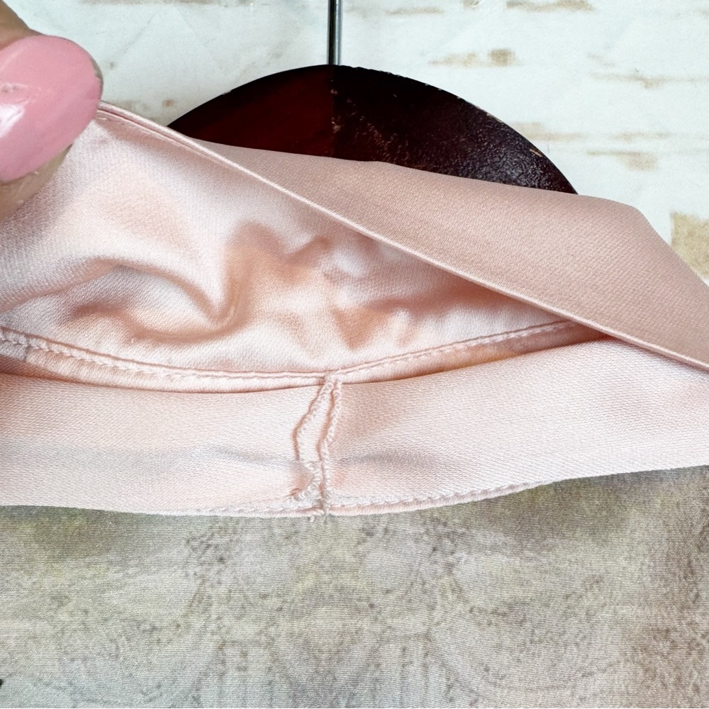 alice + olivia | Pink Versailles Minda Ruffle Tiered Short Sleeve Tie Top, M - Picture 14 of 16